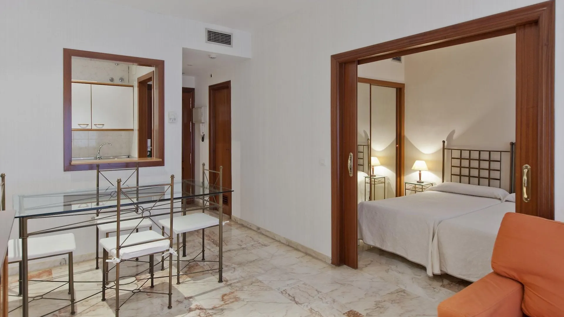 Apartamentos Vértice Bib Rambla Sevilla 0*,  España